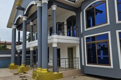 8 bedroom ensuite house for sale