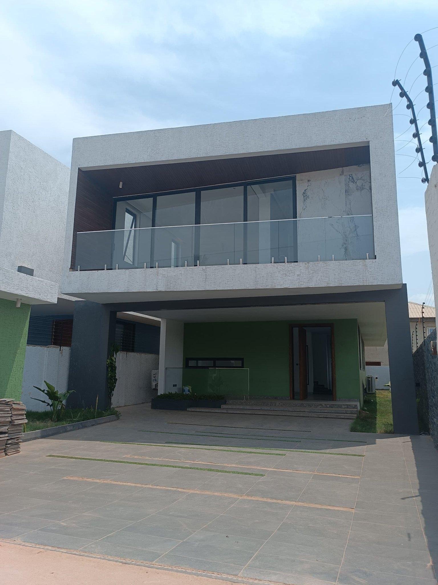 3 bedrooms house with 1BQ