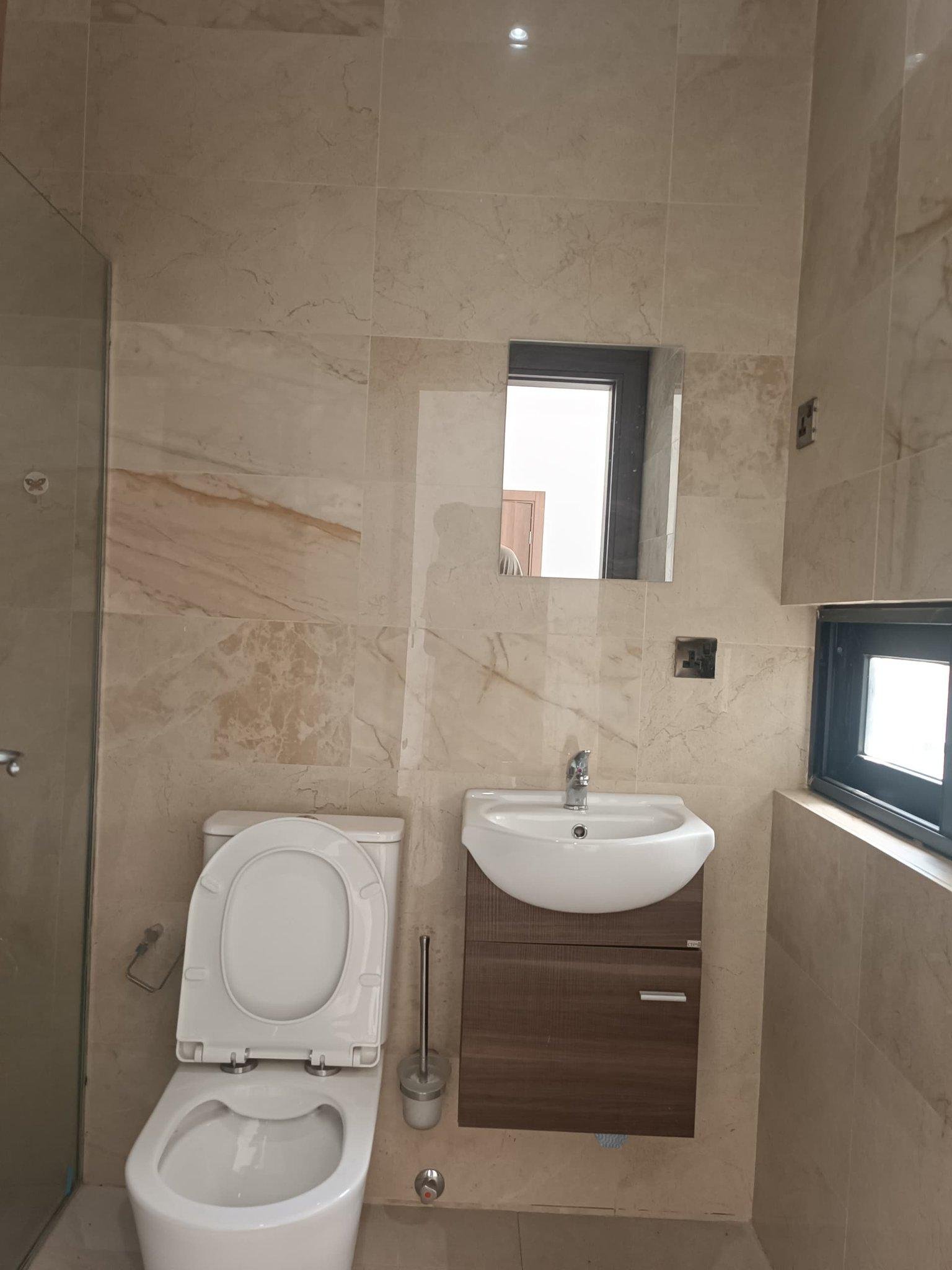 3 bedrooms house with 1BQ