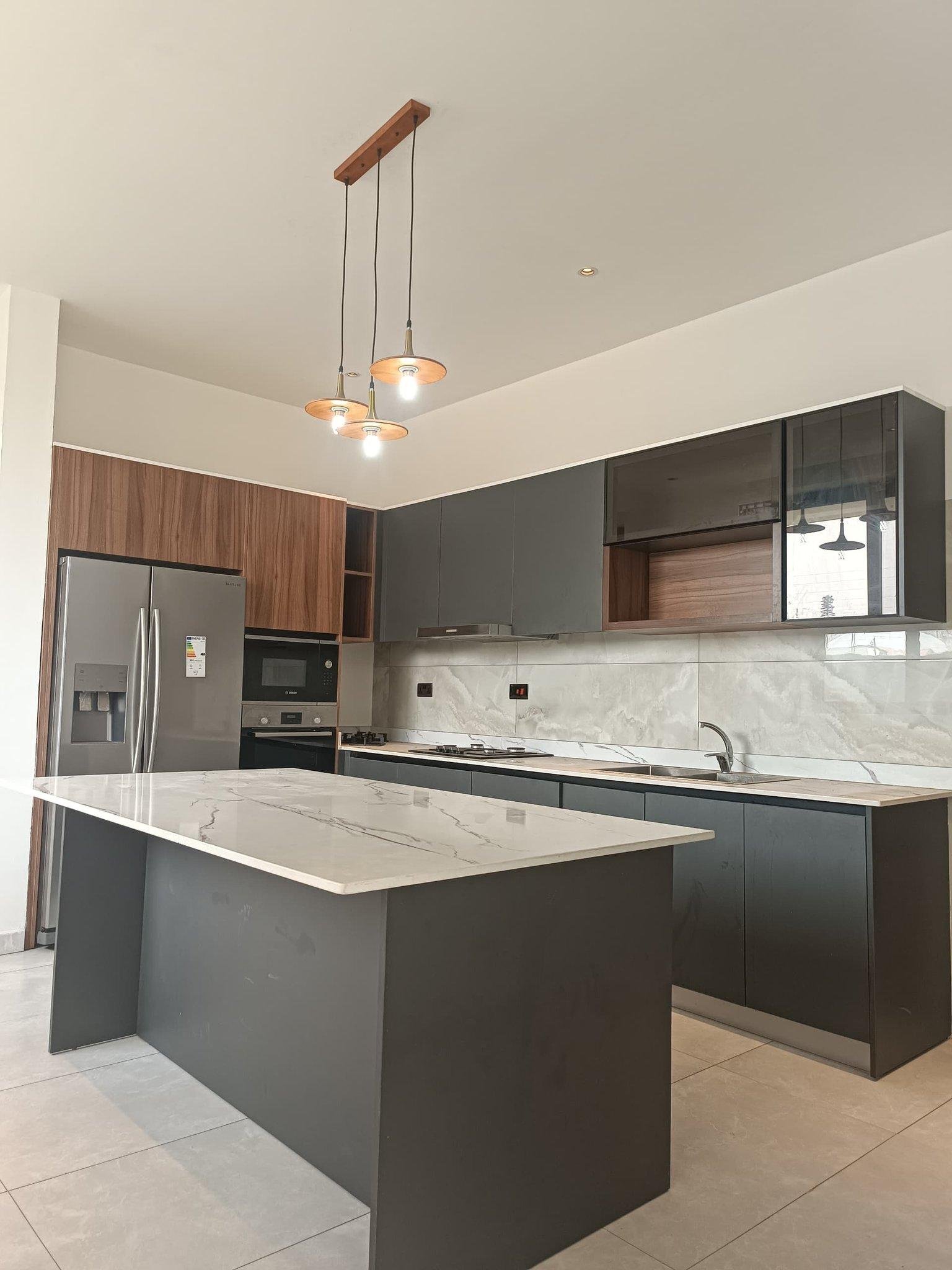 3 bedrooms house with 1BQ