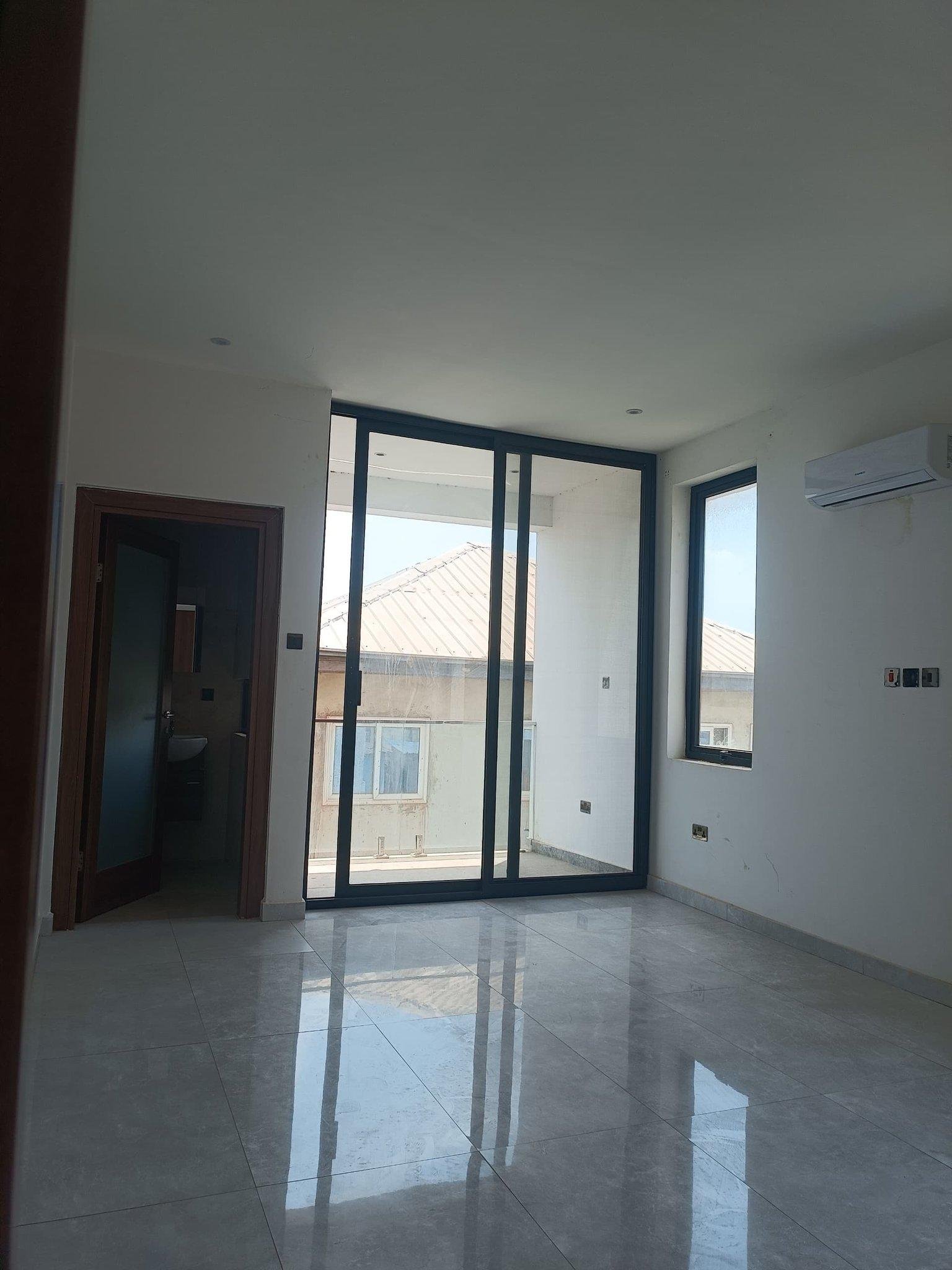 3 bedrooms house with 1BQ