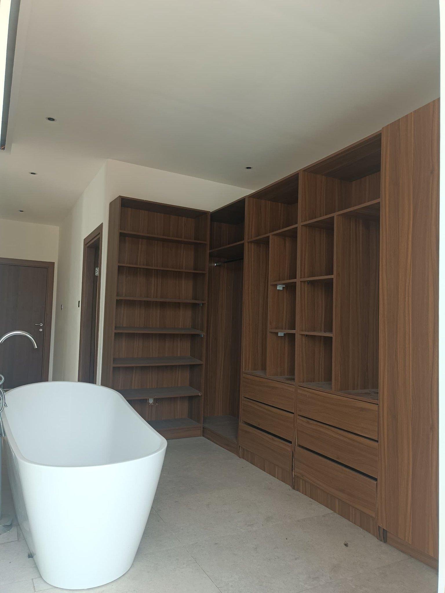 3 bedrooms house with 1BQ