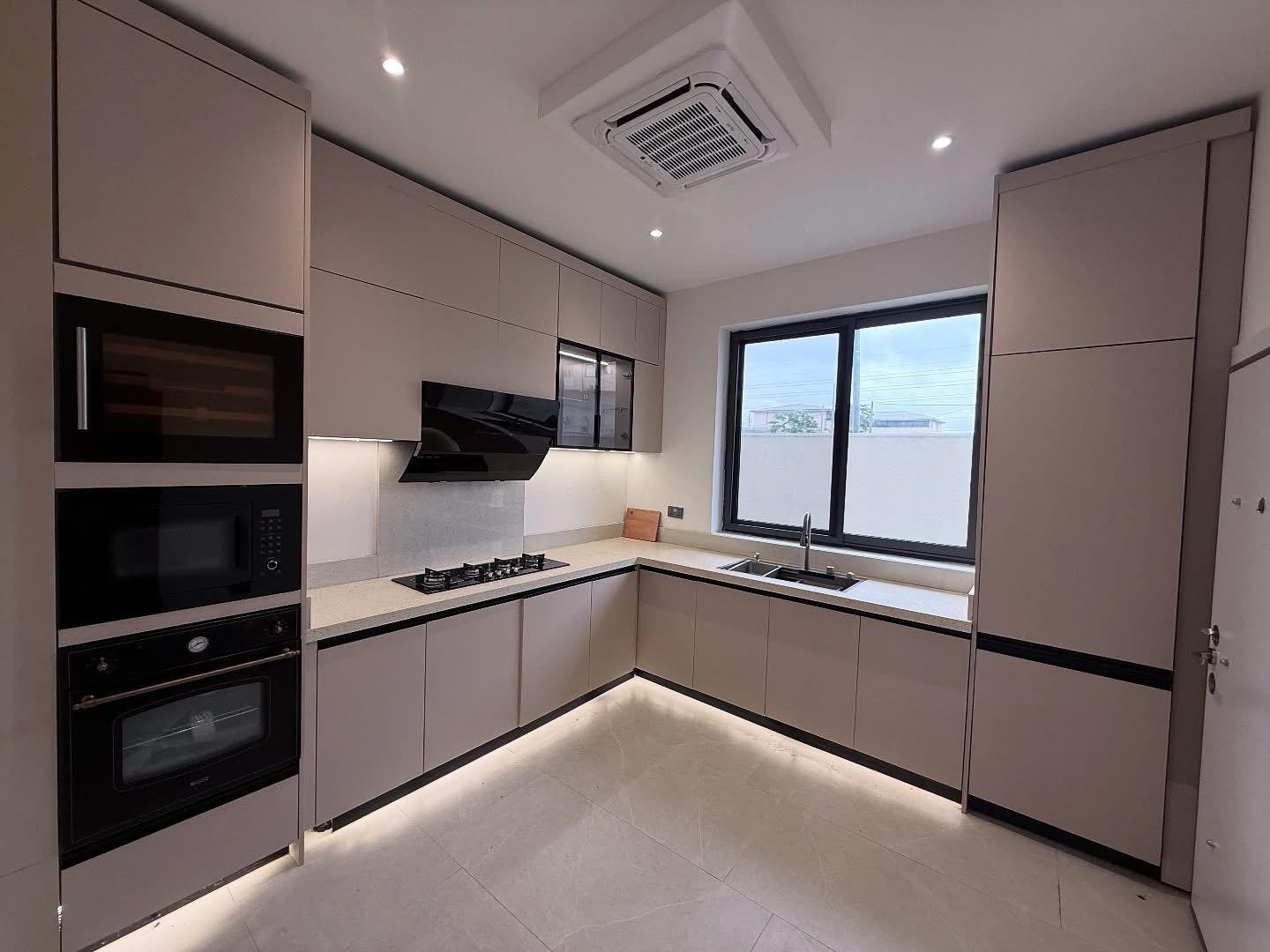 Luxury 4 bedroom house in Ashaley Botwe