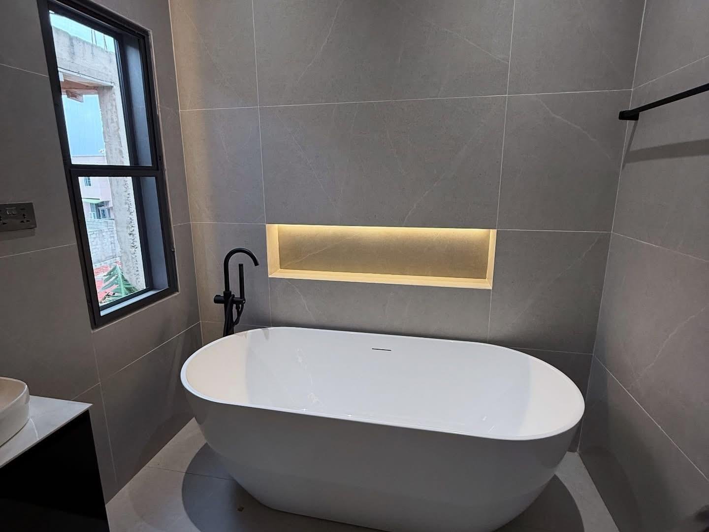 Luxury 4 bedroom house in Ashaley Botwe