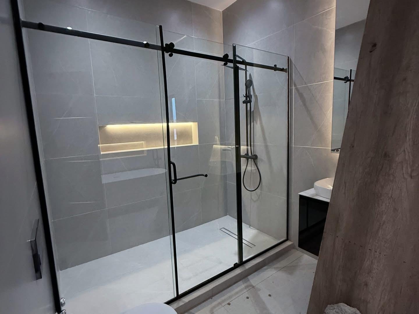 Luxury 4 bedroom house in Ashaley Botwe