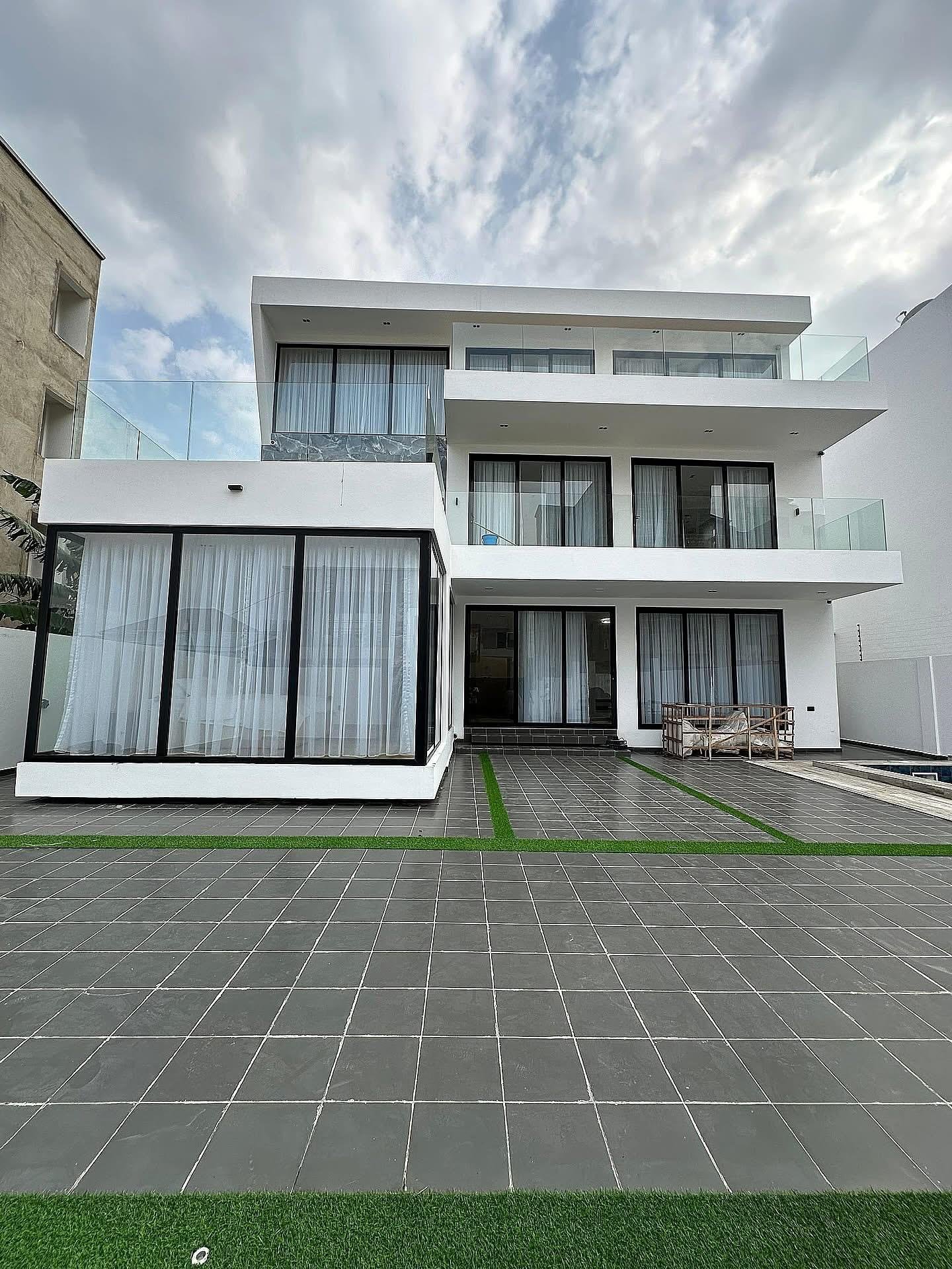 Luxury 4 bedroom mansion Eastlegon