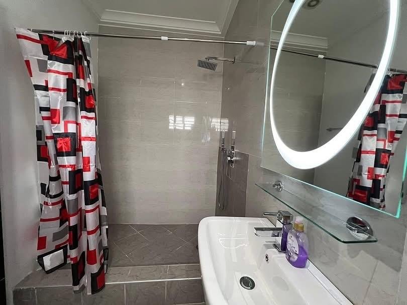 Luxury 5bedroom furnished house in Eastlegon