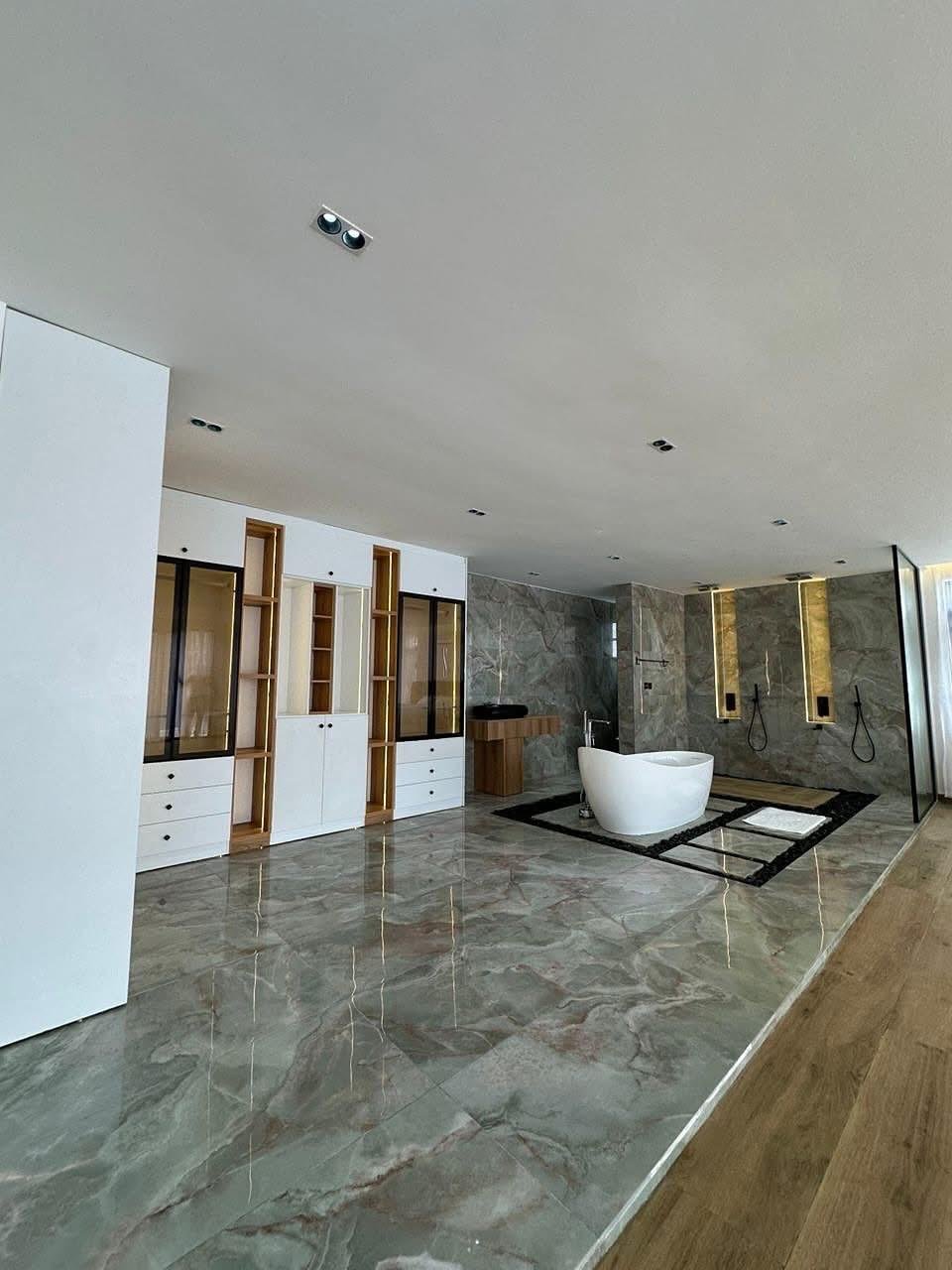 Luxury 4 bedroom mansion Eastlegon