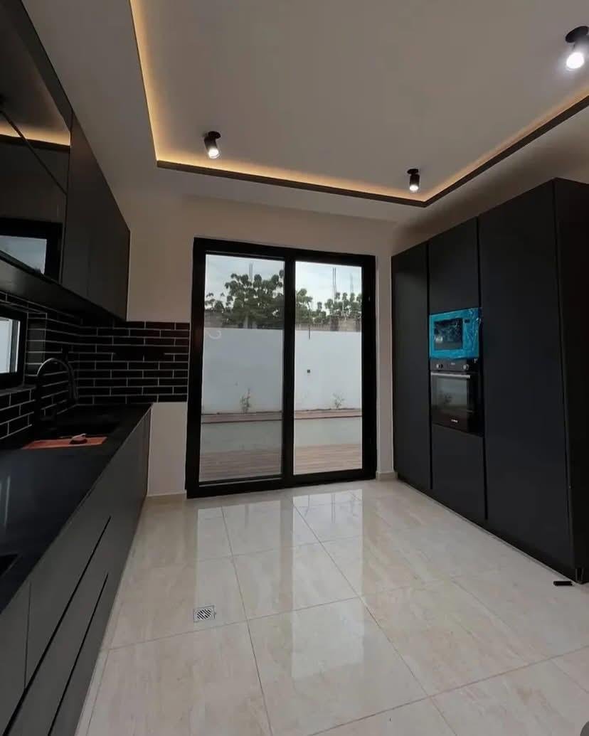 Luxury 4 bedroom house with pool Eastlegon