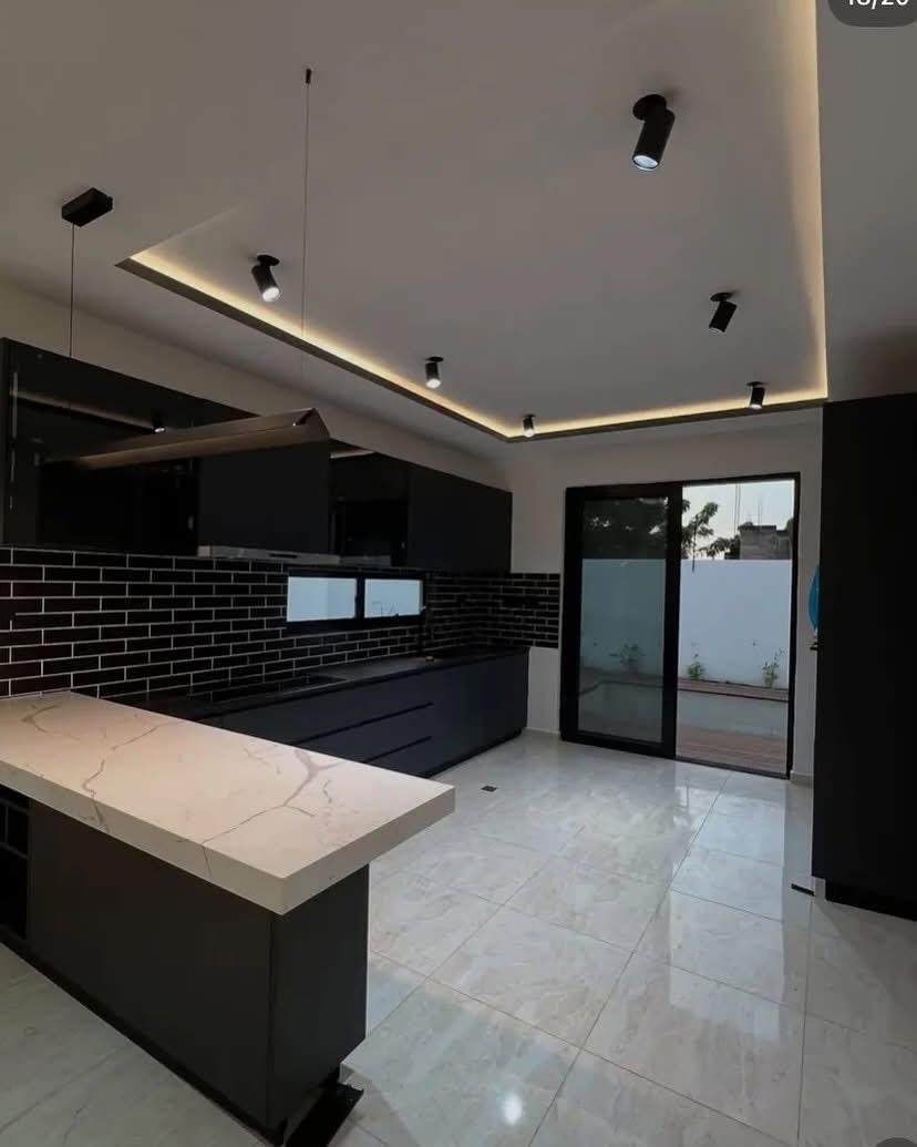 Luxury 4 bedroom house with pool Eastlegon