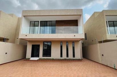 Luxury 4 bedroom house in Eastlegon hills