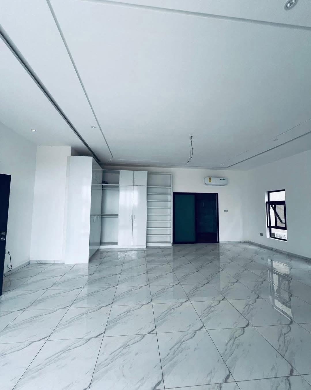 Luxury 4 bedroom house in Eastlegon hills