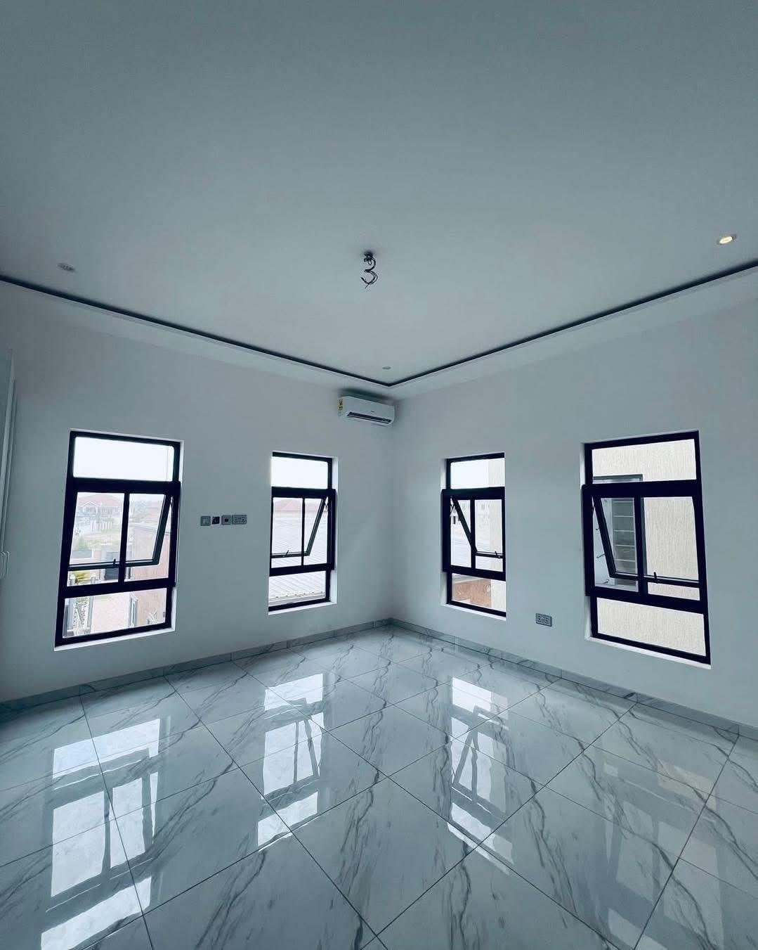 Luxury 4 bedroom house in Eastlegon hills