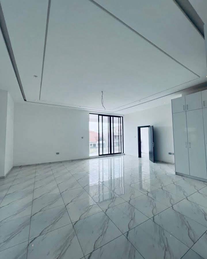 Luxury 4 bedroom house in Eastlegon hills