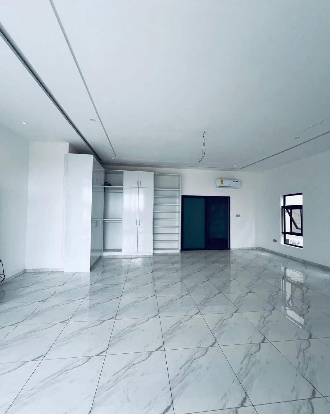 Luxury 4 bedroom house in Eastlegon hills