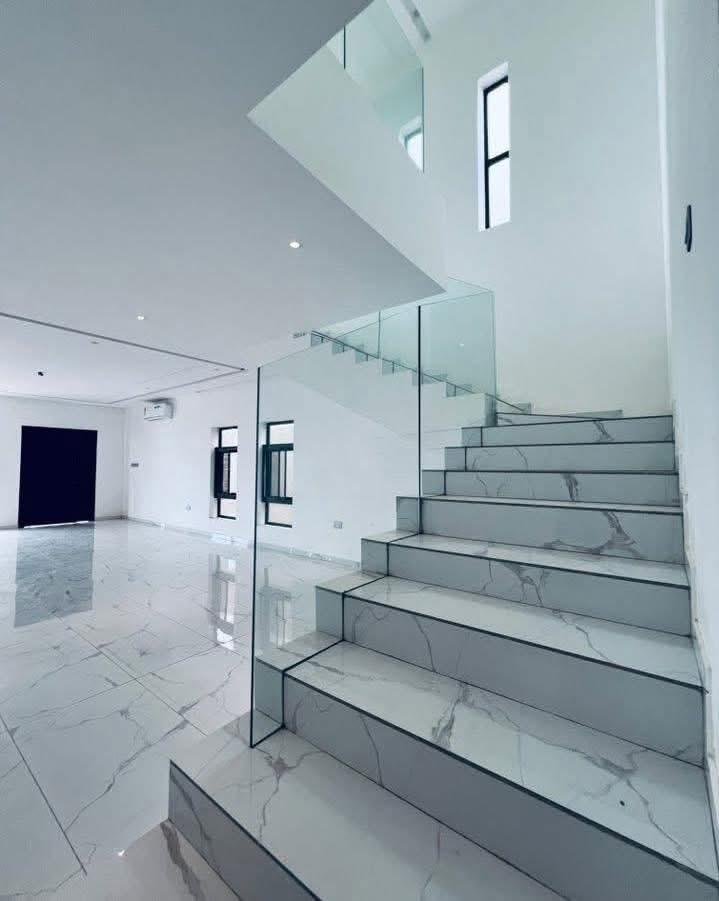 Luxury 4 bedroom house in Eastlegon hills