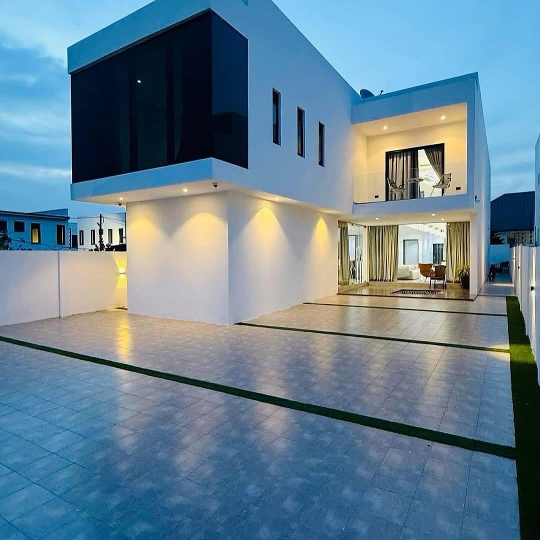 Luxury furnished 4 bedroom house in Eastlegon