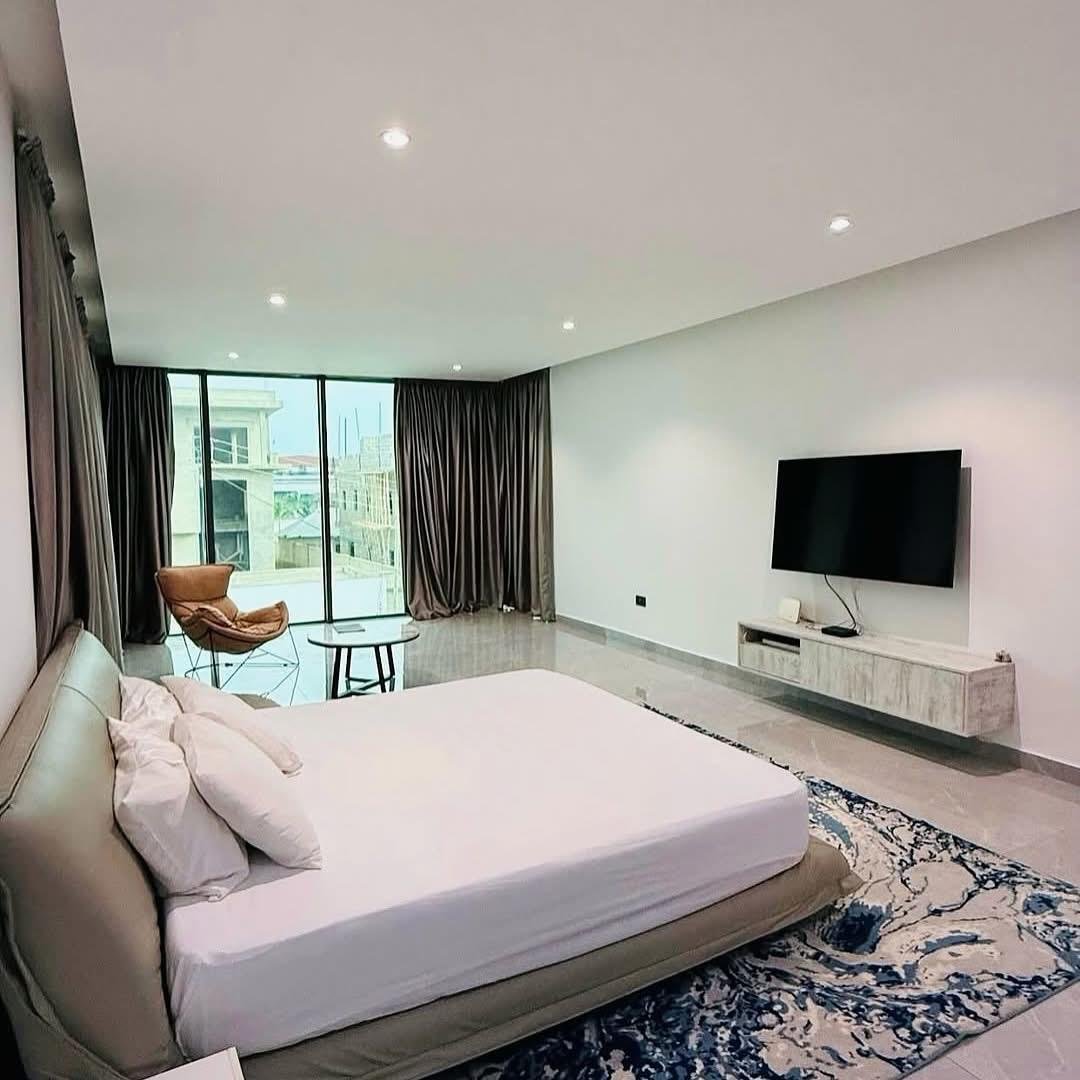 Luxury furnished 4 bedroom house in Eastlegon