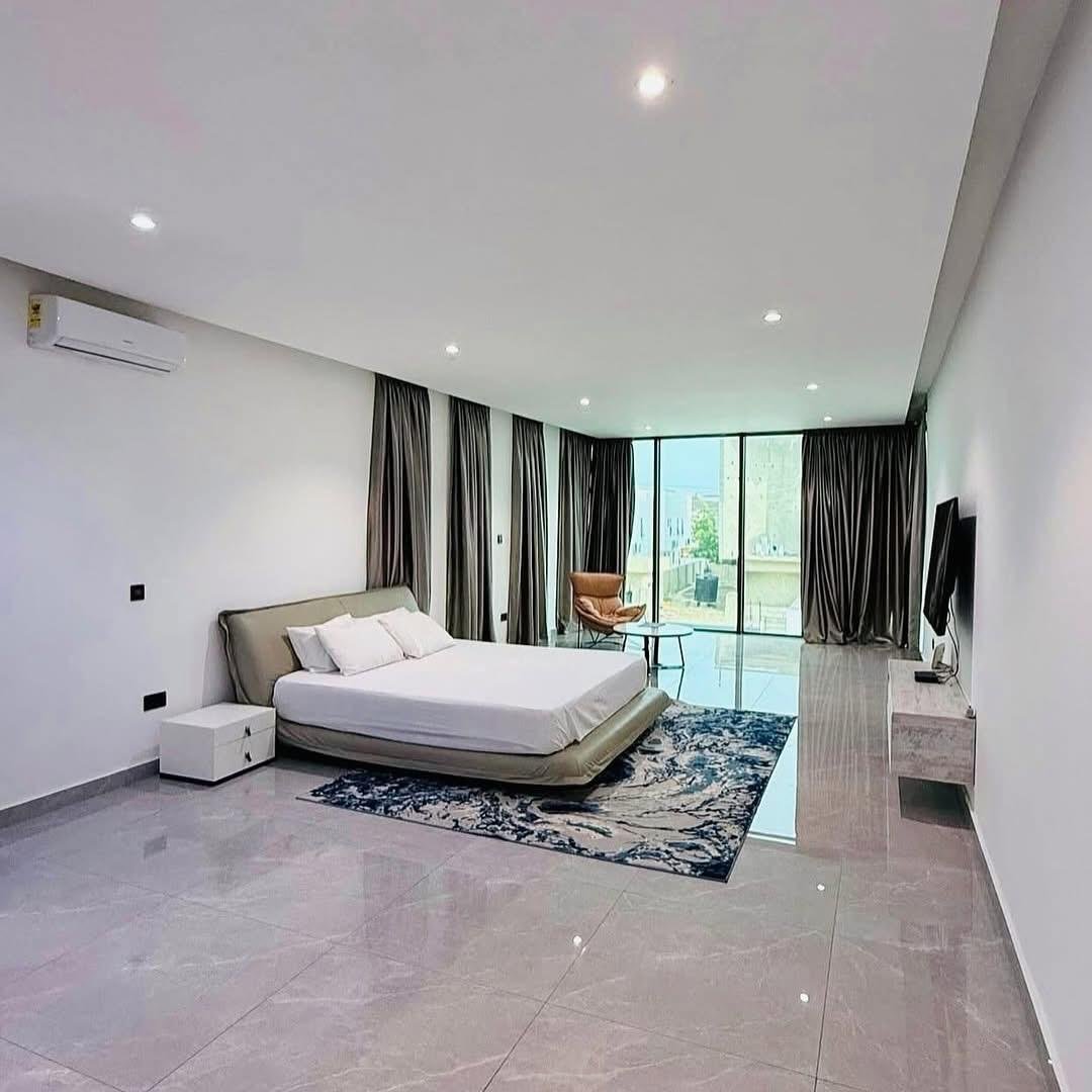 Luxury furnished 4 bedroom house in Eastlegon