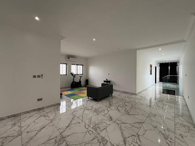 Luxury 5bedroom furnished house in Eastlegon