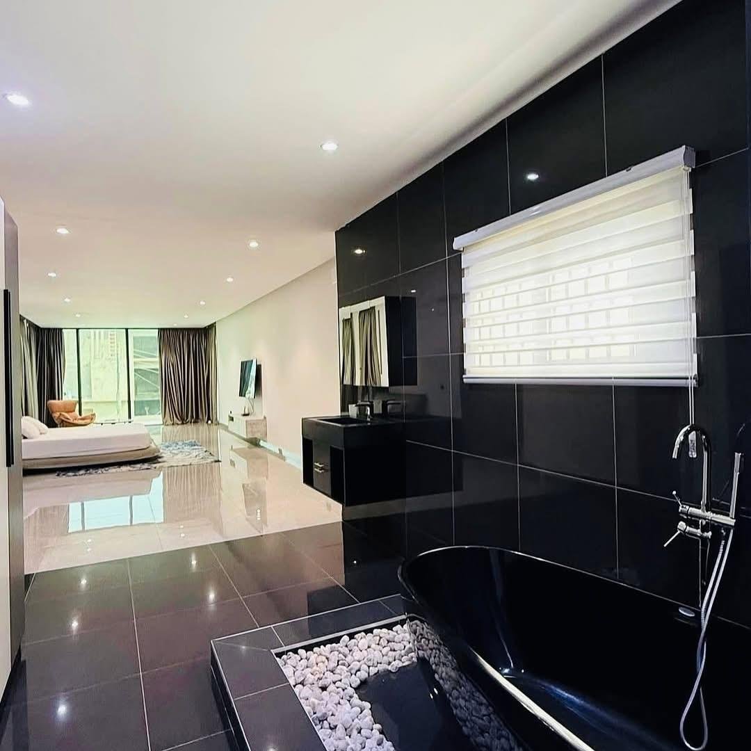 Luxury furnished 4 bedroom house in Eastlegon