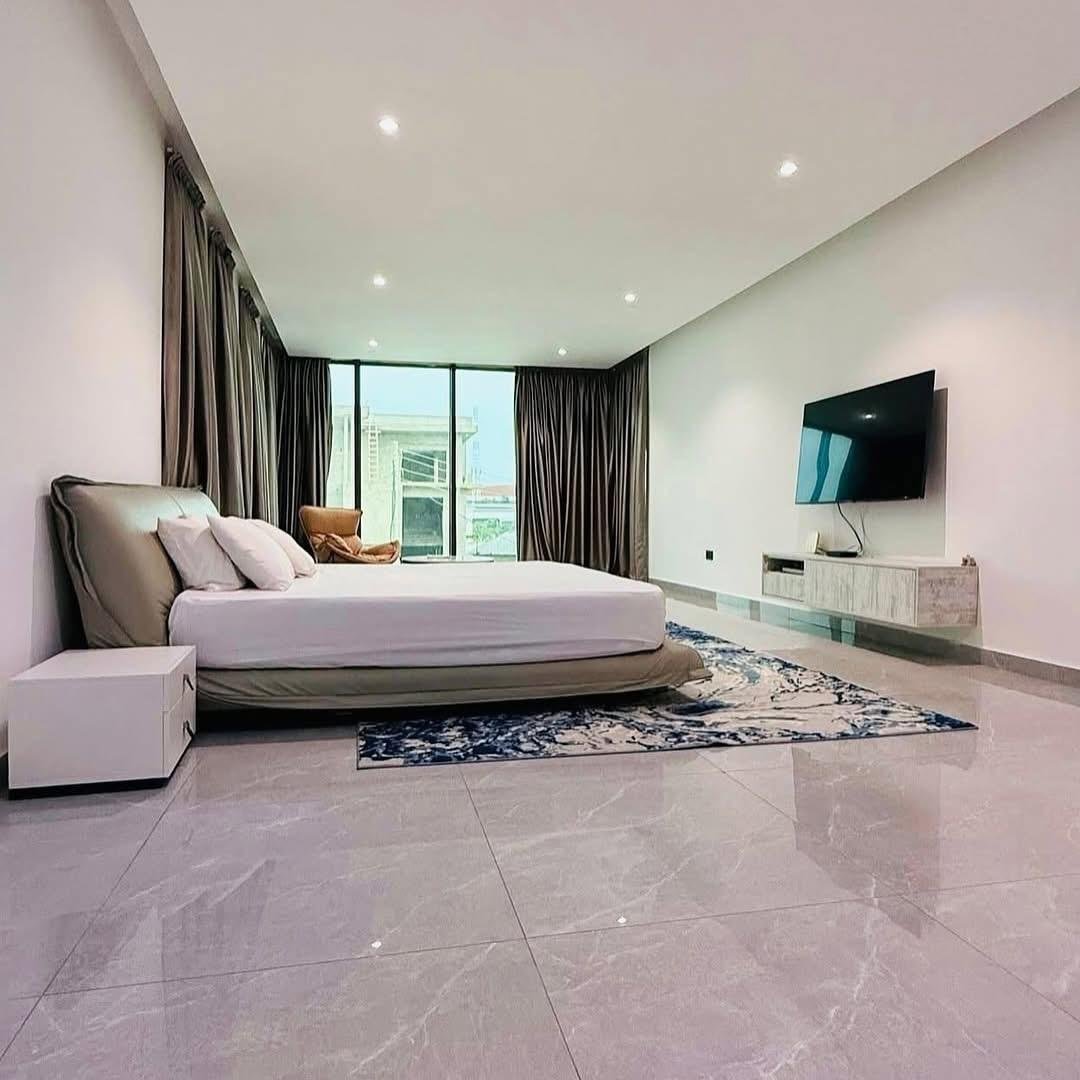 Luxury furnished 4 bedroom house in Eastlegon