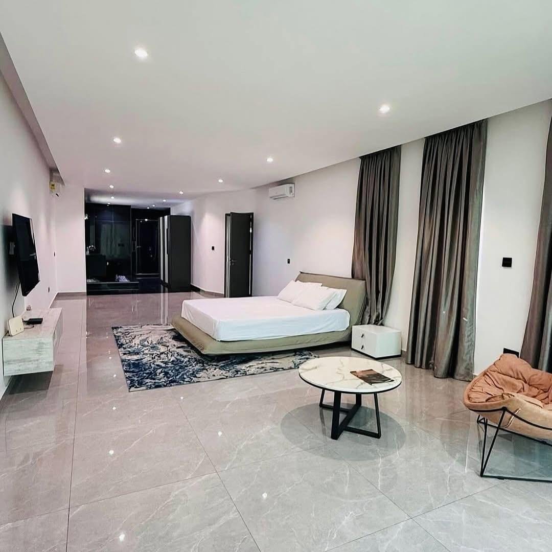 Luxury furnished 4 bedroom house in Eastlegon