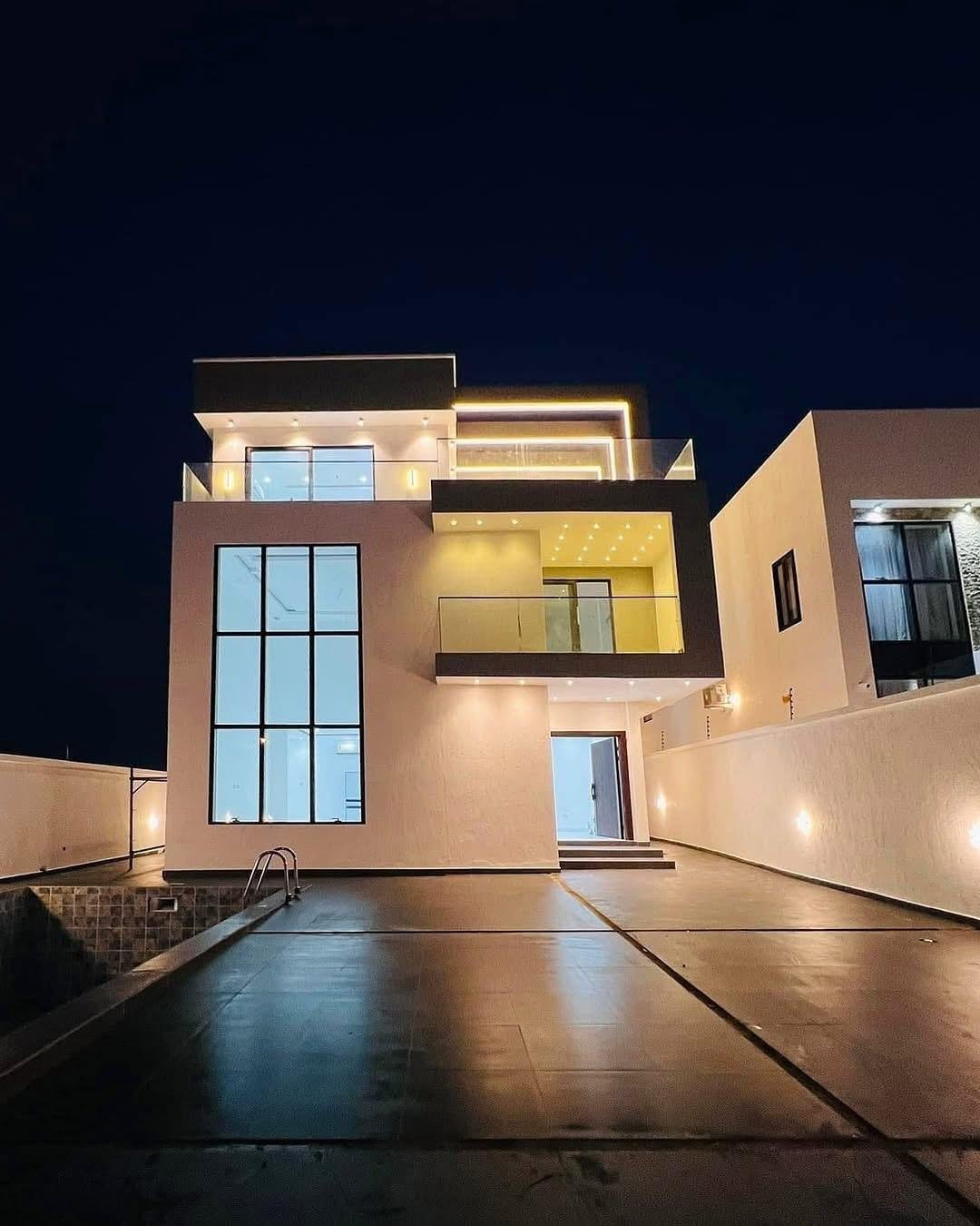 Luxury 4 bedroom with pool Ashaley Botwe