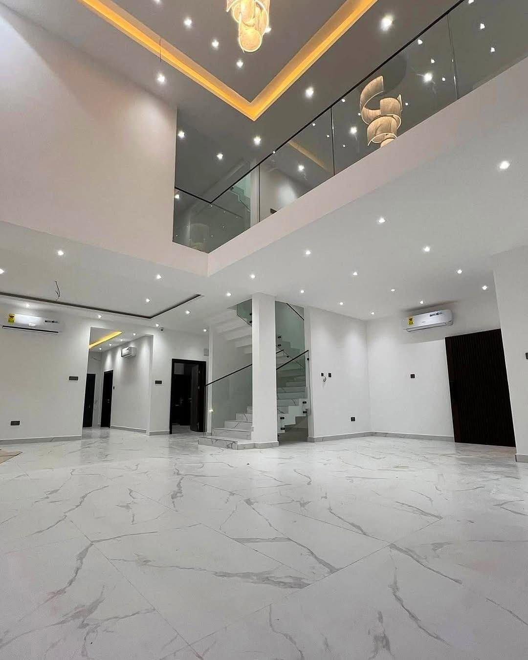 Luxury 4 bedroom with pool Ashaley Botwe