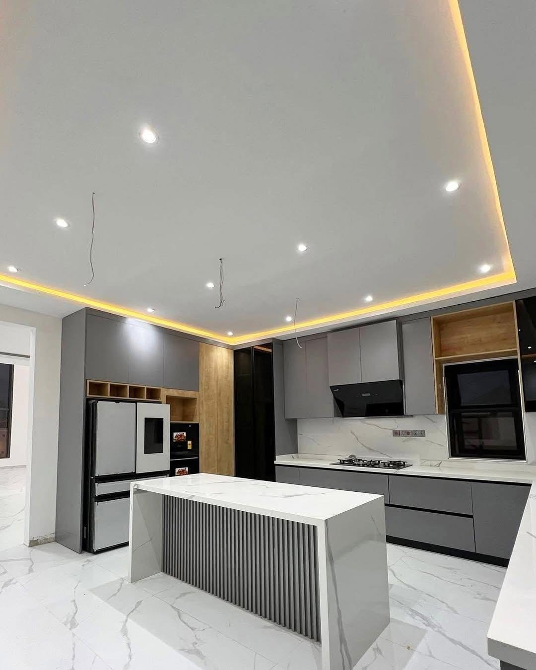 Luxury 4 bedroom with pool Ashaley Botwe