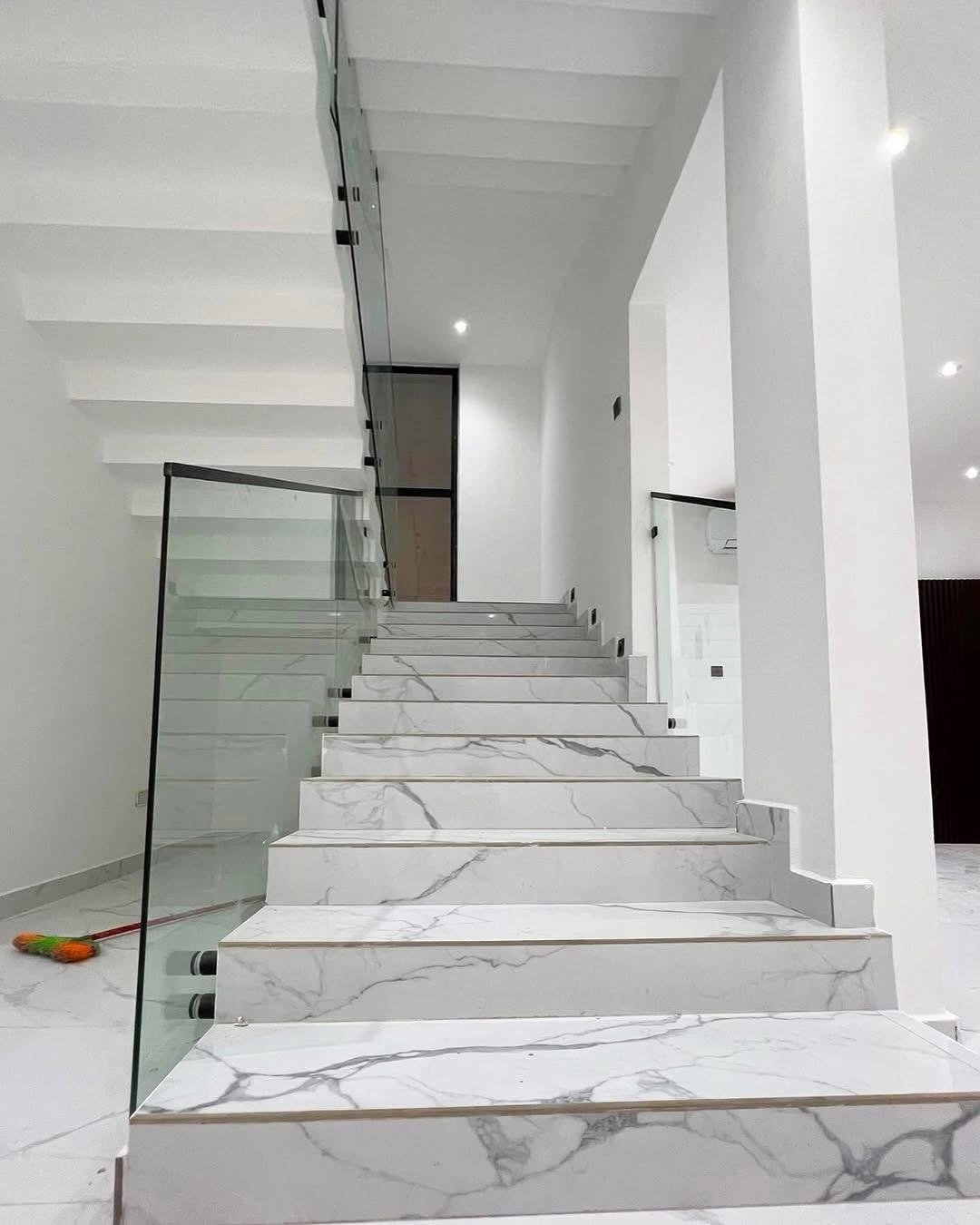 Luxury 4 bedroom with pool Ashaley Botwe