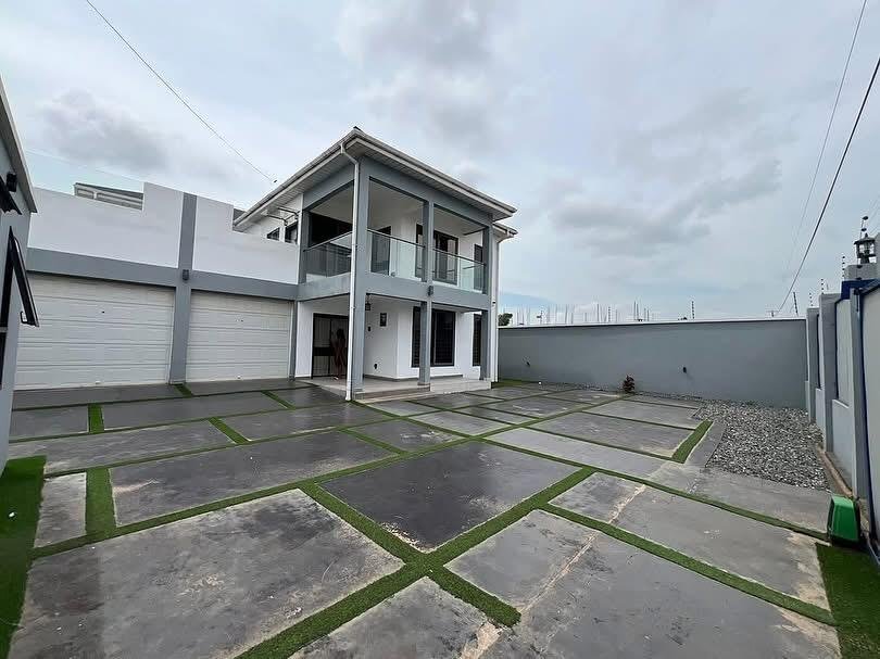 Luxury 5bedroom furnished house in Eastlegon