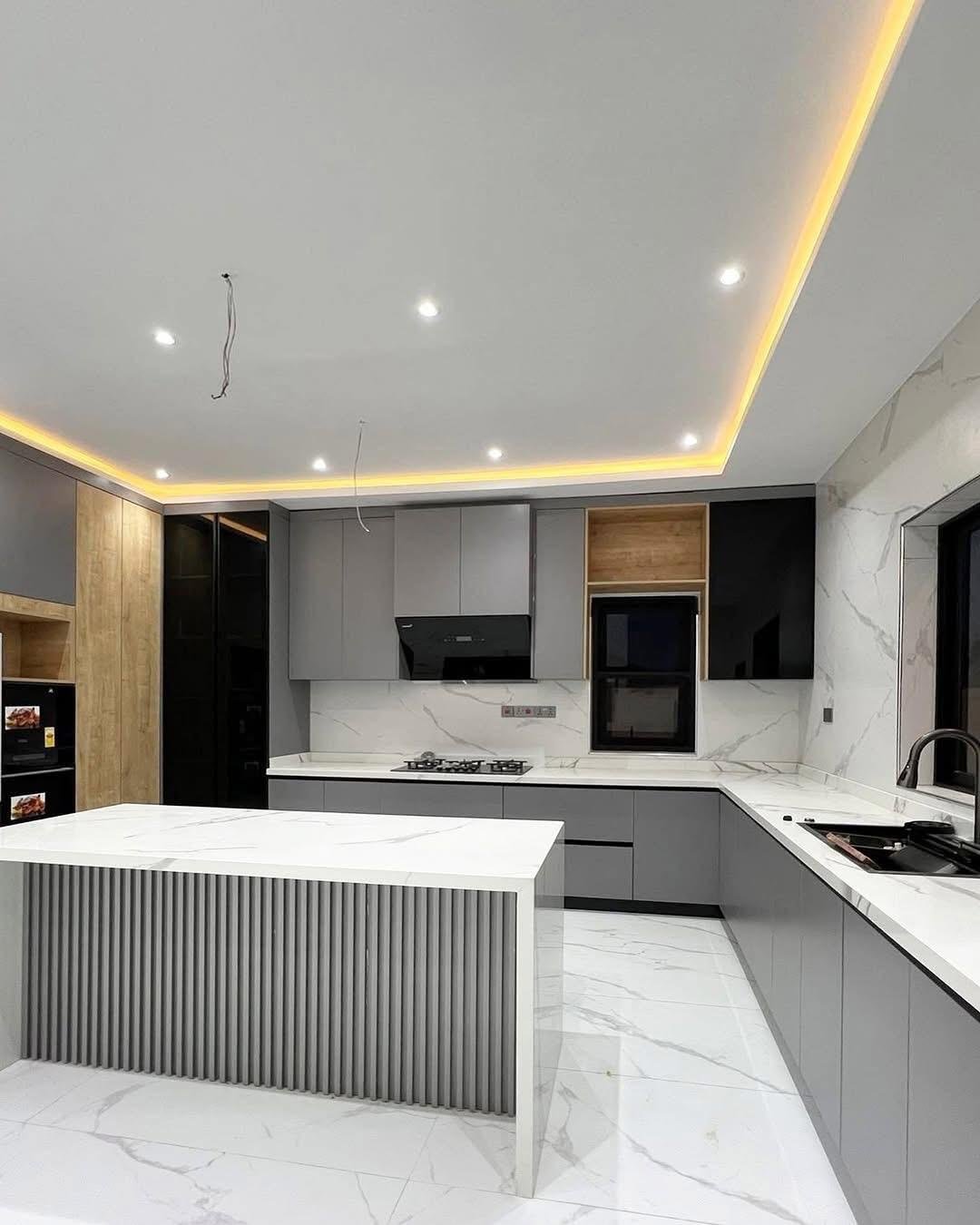 Luxury 4 bedroom with pool Ashaley Botwe