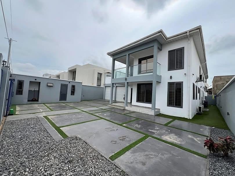 Luxury 5bedroom furnished house in Eastlegon