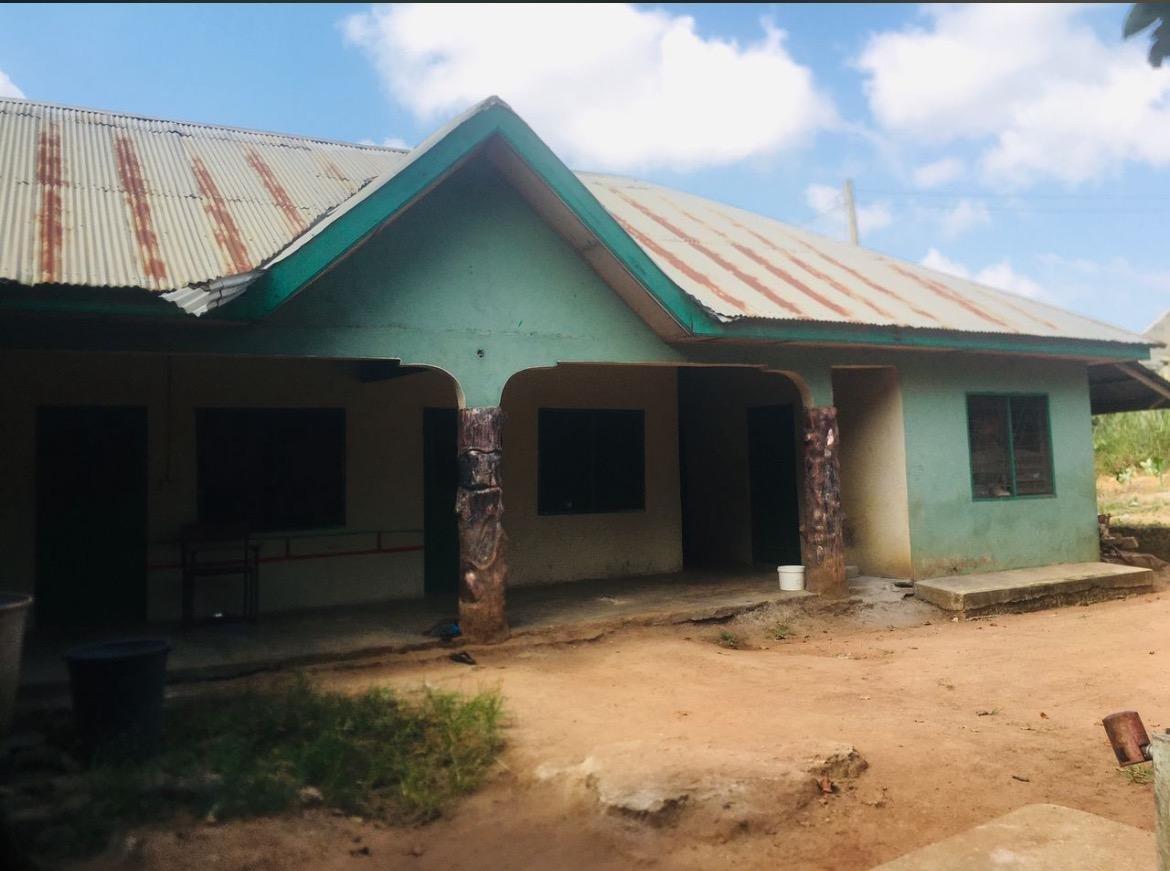 6-Bedroom House for sale