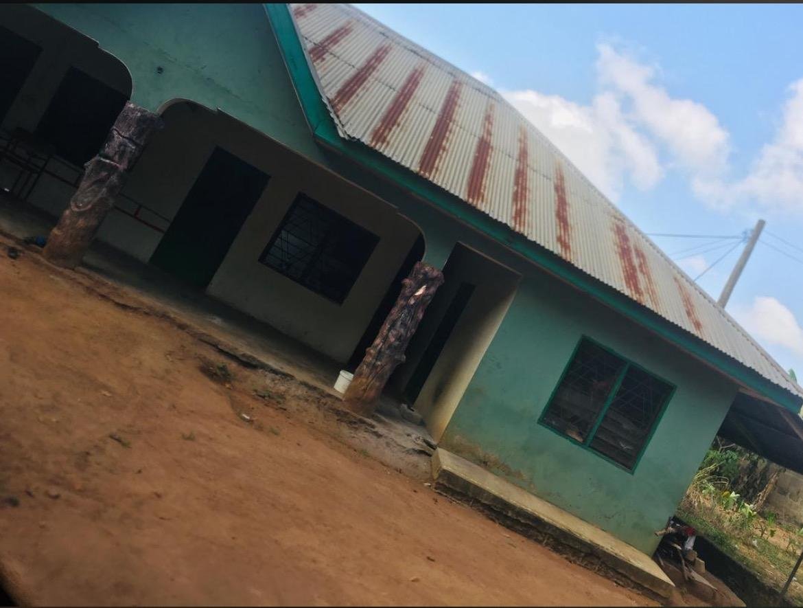 6-Bedroom House for sale