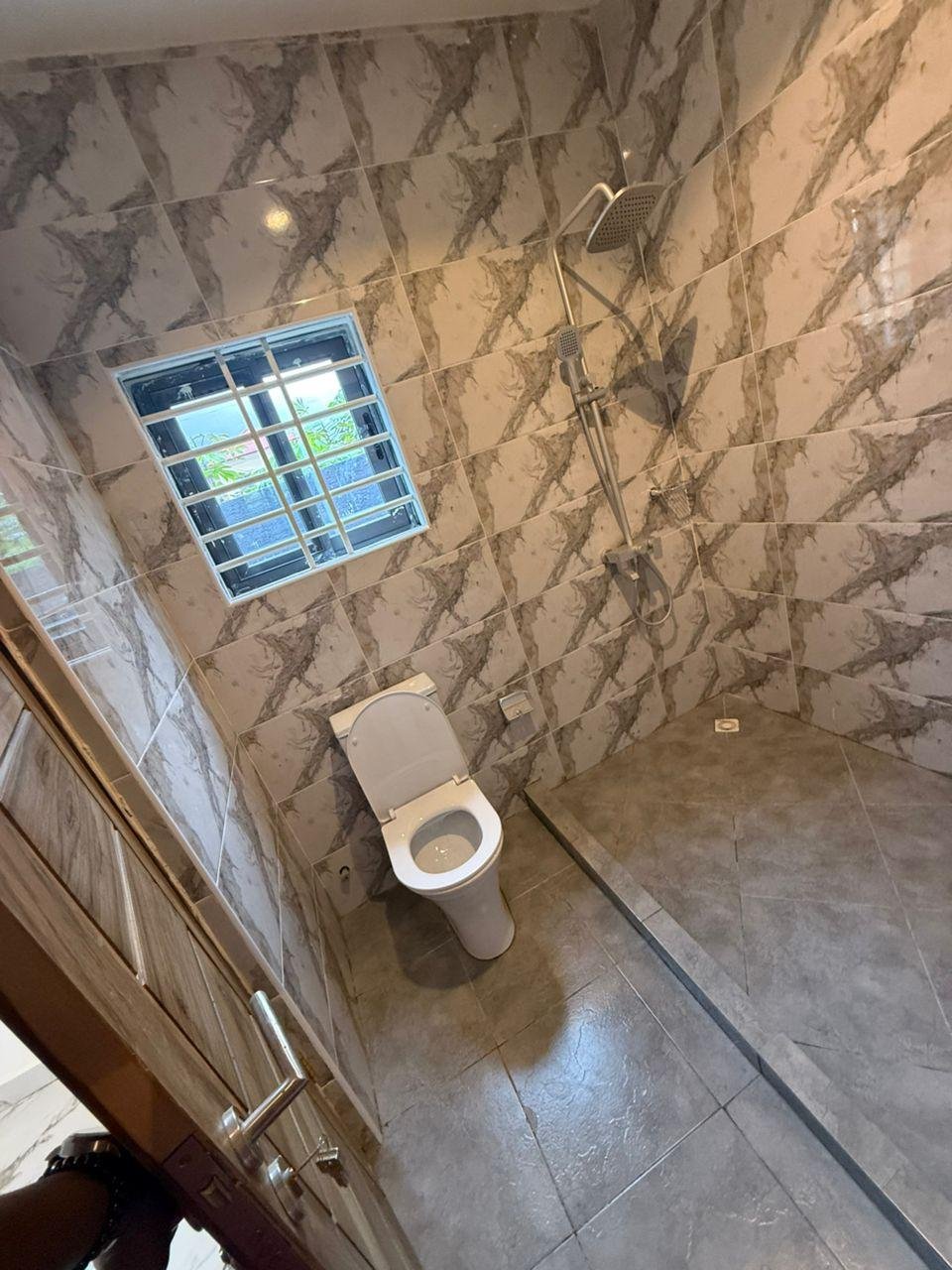 Luxury 3 bedroom Houses at Kings City Estate & Const.