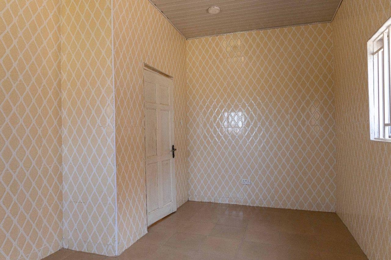 2 & 3 BEDROOM HOUSES Tema