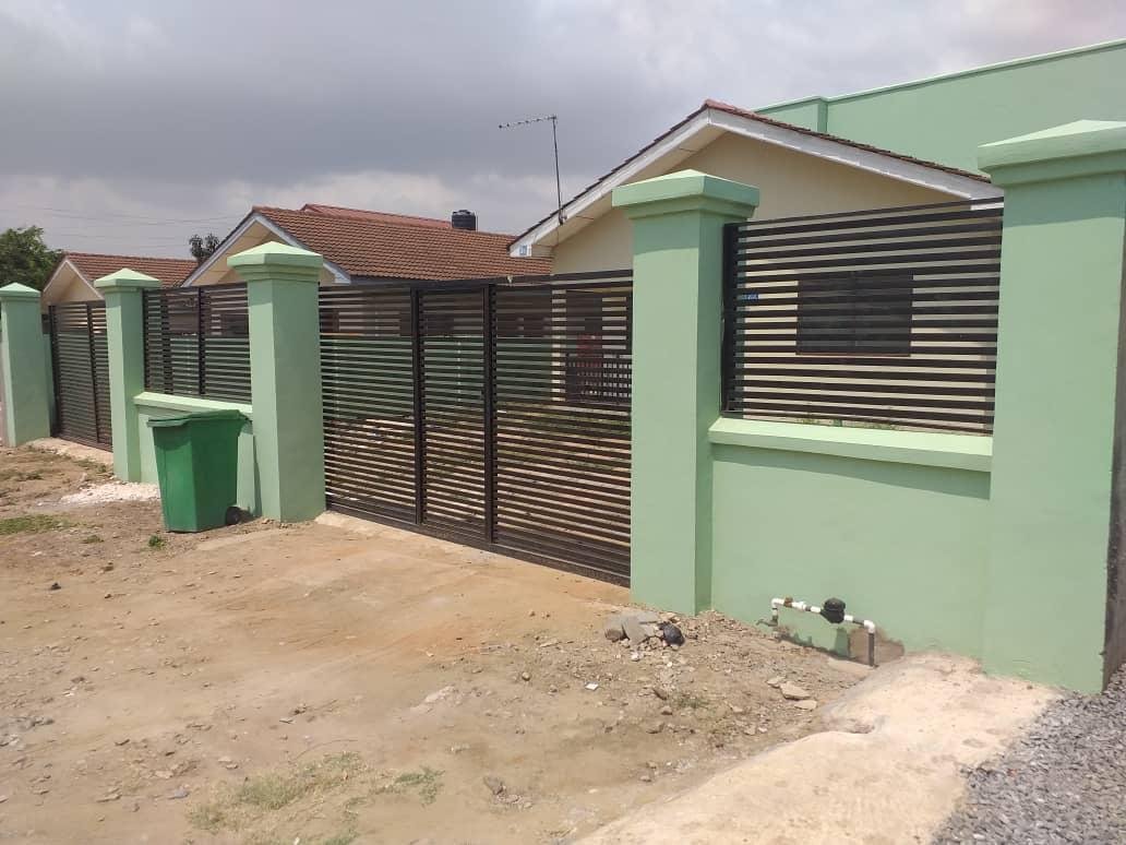 2 bedroom house comm. 22