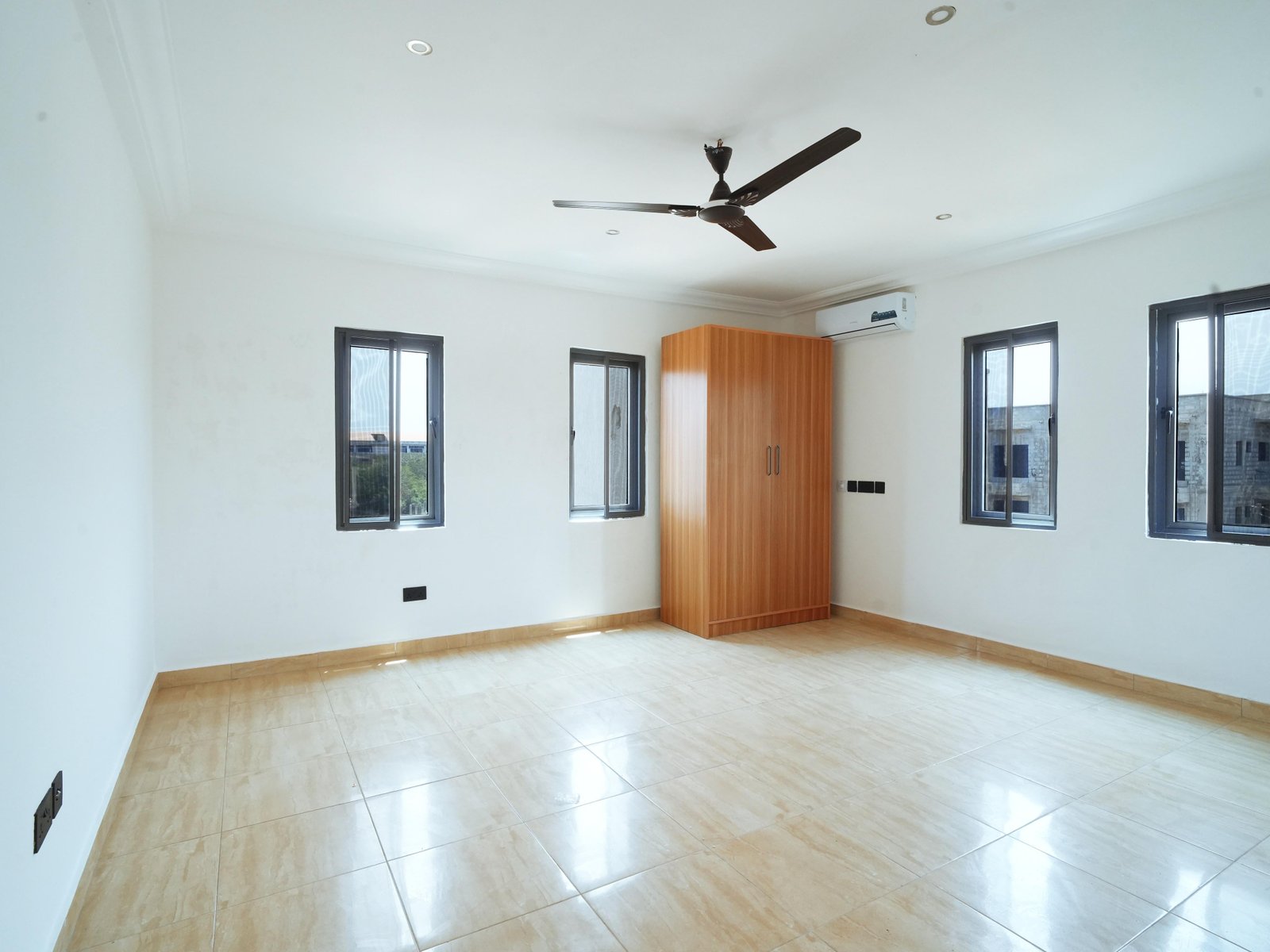 2 Bedroom Semi-Frunished Apartment for Rent