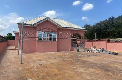 4 Bedrooms House for rent at Achimota Golf Park area