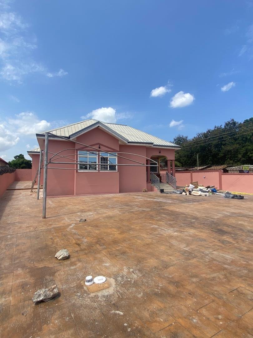 4 Bedrooms House for rent at Achimota Golf Park area