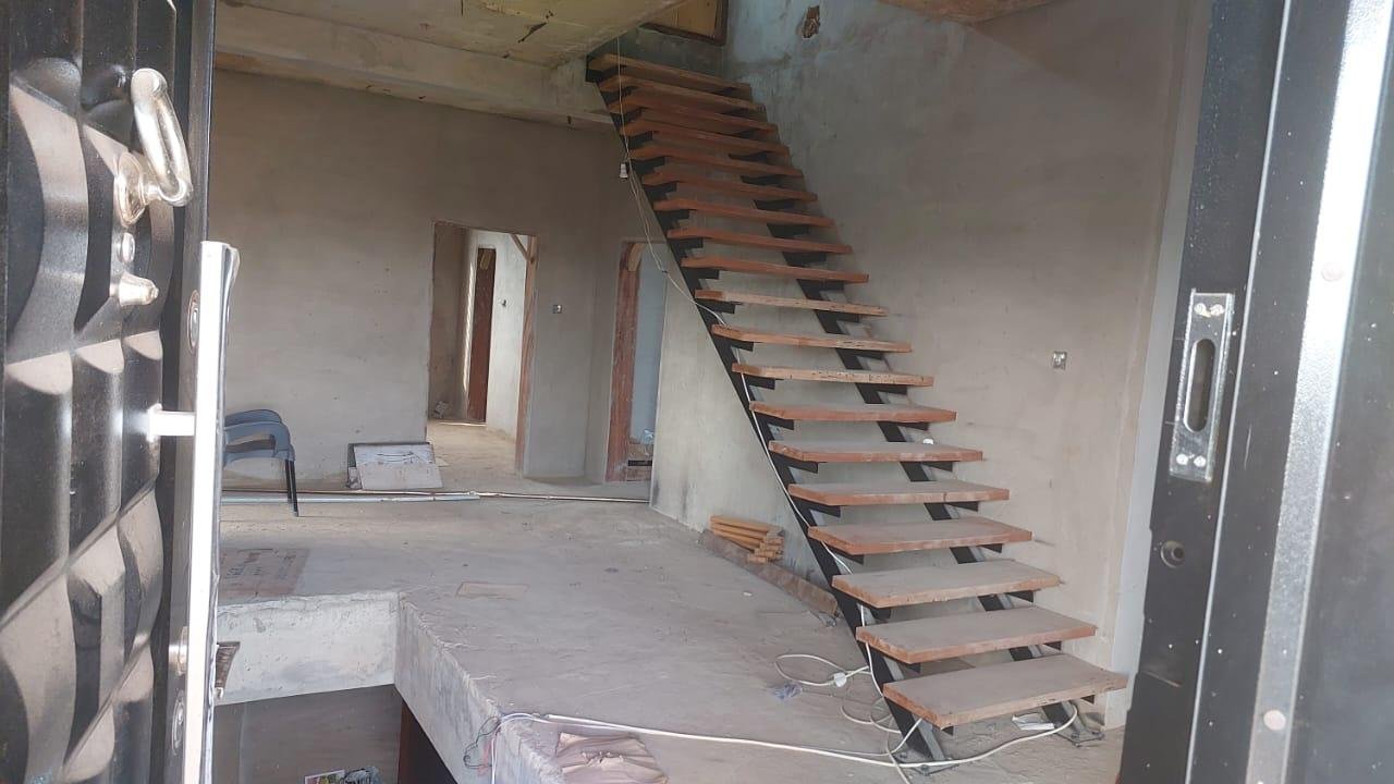 Executive 5 bedrooms house