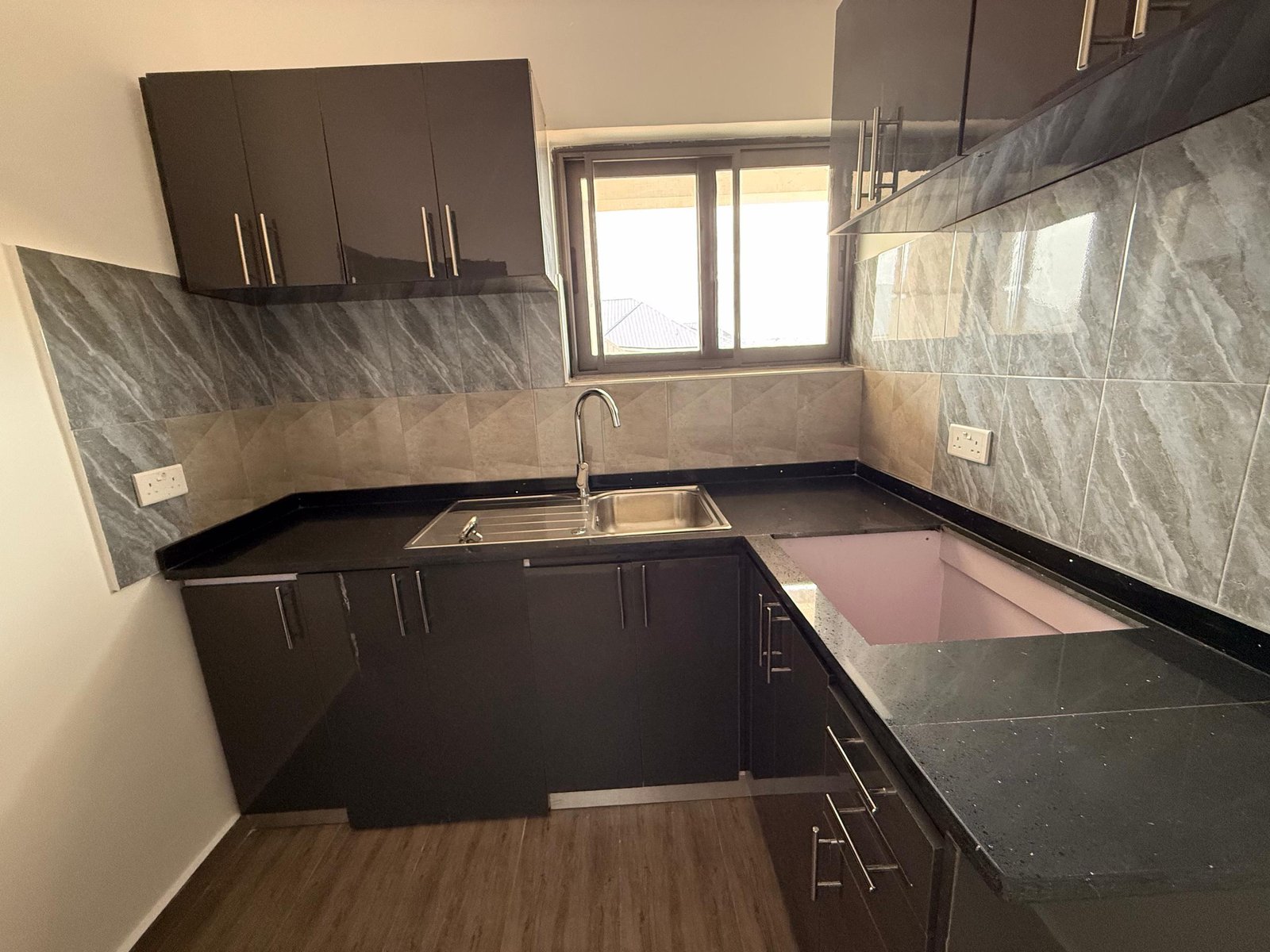 One bedroom apartment at Mile 11