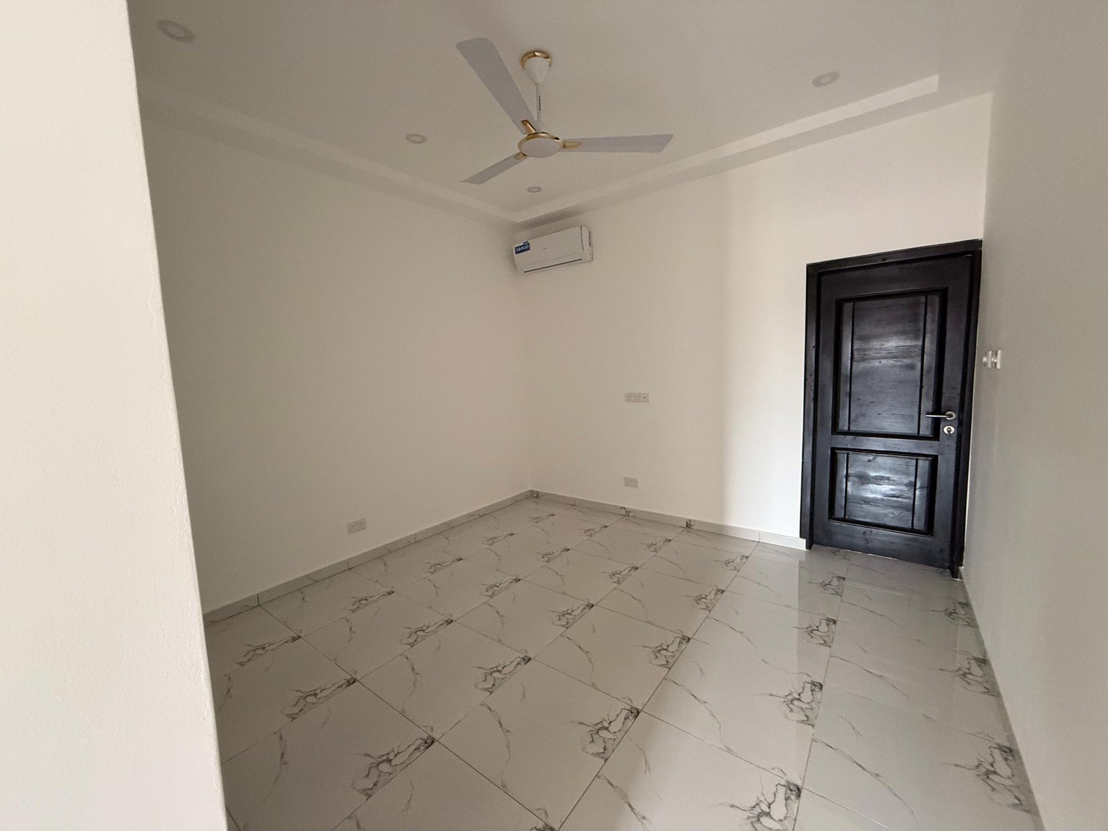 One bedroom apartment at Mile 11