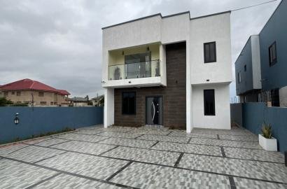 Executive 4 Bedrooms for sale at Community 25 Tema