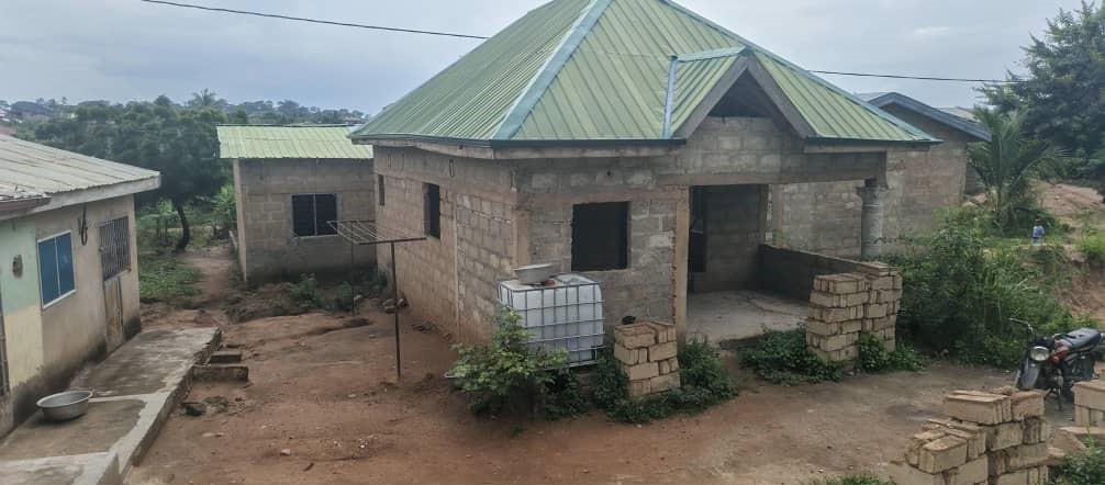 2-Bedroom Self-Contained House + 2 Single Self-Contained Units for Sale – Amasaman Danchira