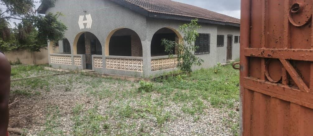 2-Bedroom Self-Contained House + 2 Single Self-Contained Units for Sale – Amasaman Danchira