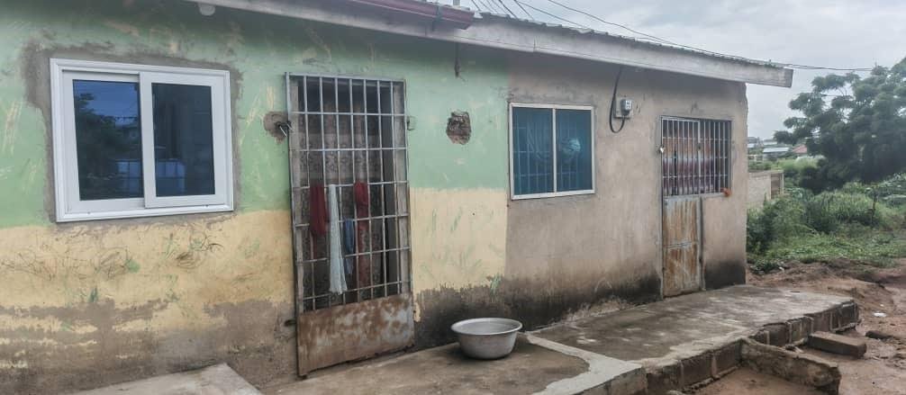 2-Bedroom Self-Contained House + 2 Single Self-Contained Units for Sale – Amasaman Danchira