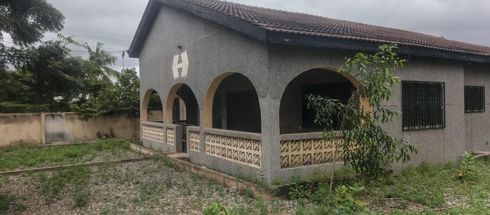 2-Bedroom Self-Contained House + 2 Single Self-Contained Units for Sale – Amasaman Danchira